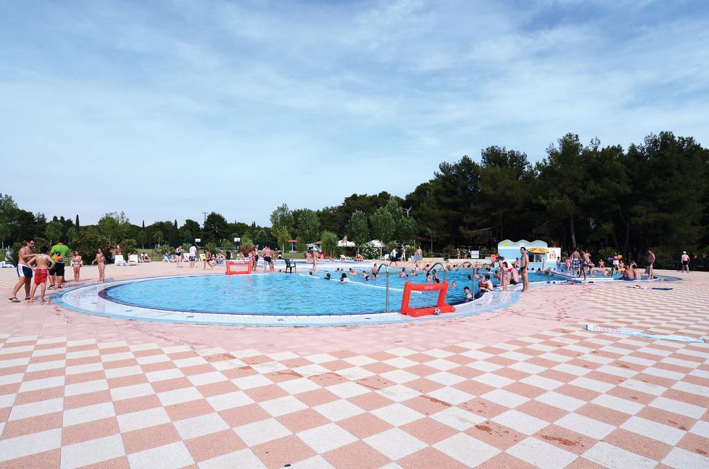 Happy Camp Mobile Homes In Centro Vacanze Bi Village Fažana Exteriör bild