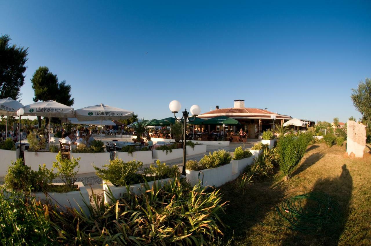 Happy Camp Mobile Homes In Centro Vacanze Bi Village Fažana Exteriör bild